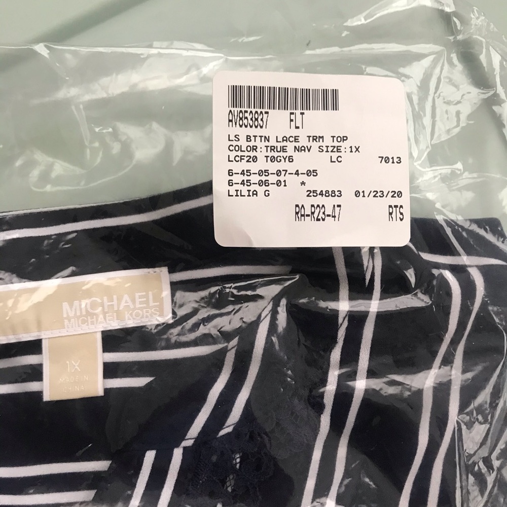 Michael Kors NWT Size 2X Navy Pinstriped Top - Picture 7 of 11